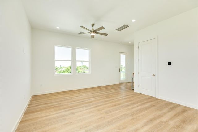 3611 W Jean St, Galveston, TX 77554