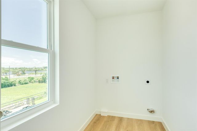 3611 W Jean St, Galveston, TX 77554