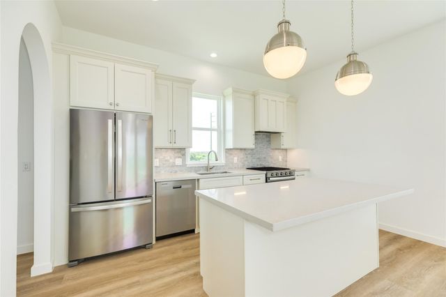 3611 W Jean St, Galveston, TX 77554