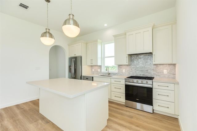 3611 W Jean St, Galveston, TX 77554