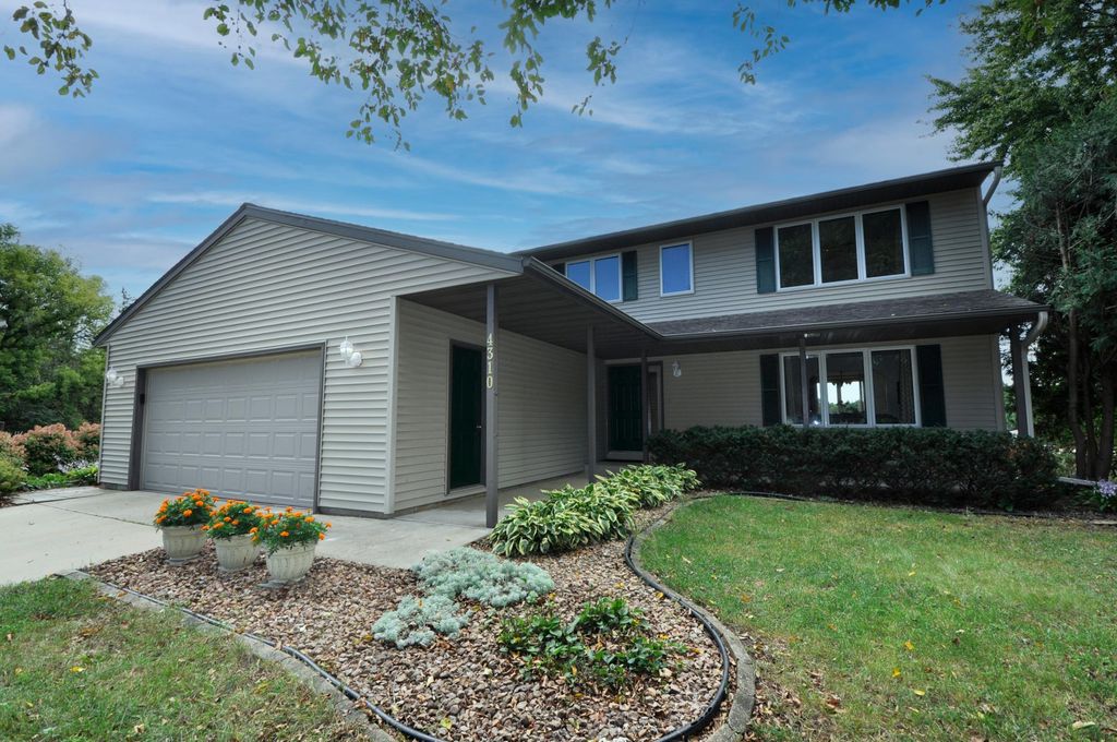 4310 56th Street Lane NW, Rochester, MN 55901