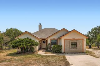 135 Petirrojo CT, Del Valle, TX 78617