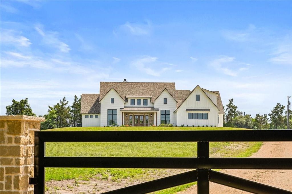 8111 Brandt Road, Burton, TX 77835