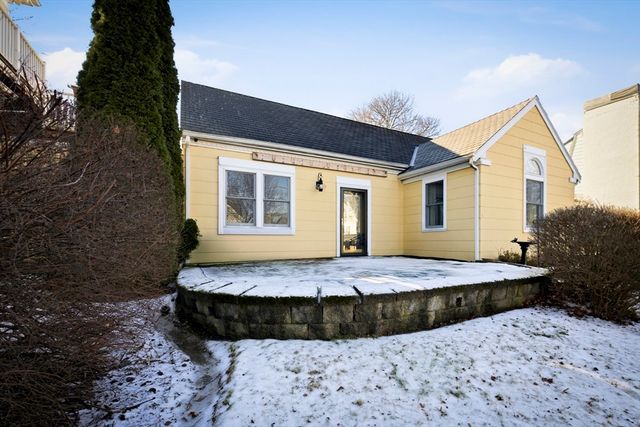 158 Lowell St 4, Peabody, MA 01960