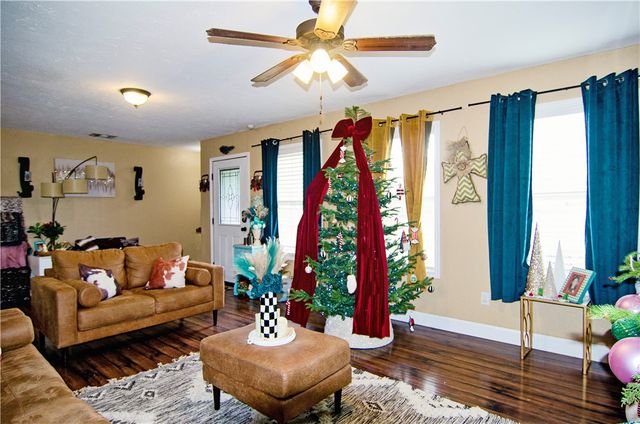 805 E Anderson St, Beeville, TX 78102