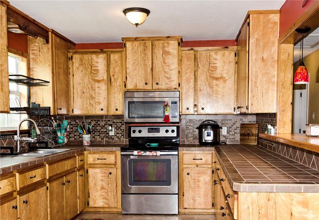 805 E Anderson St, Beeville, TX 78102