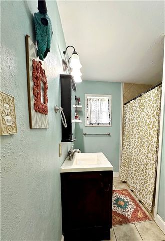 805 E Anderson St, Beeville, TX 78102