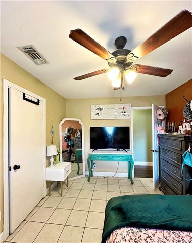 805 E Anderson St, Beeville, TX 78102