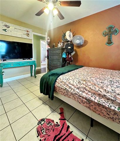 805 E Anderson St, Beeville, TX 78102