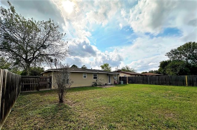 805 E Anderson St, Beeville, TX 78102