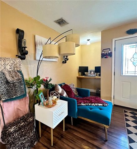 805 E Anderson St, Beeville, TX 78102