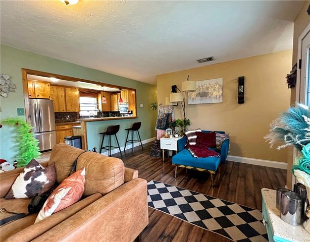 805 E Anderson St, Beeville, TX 78102