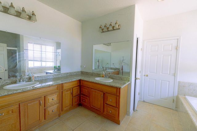 8088 Kammerer Rd, Elk Grove, CA 95757