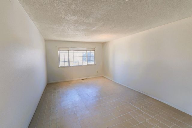8088 Kammerer Rd, Elk Grove, CA 95757