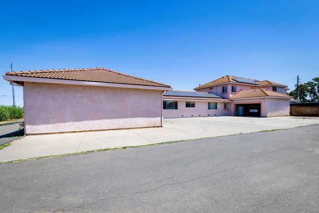 8088 Kammerer Rd, Elk Grove, CA 95757