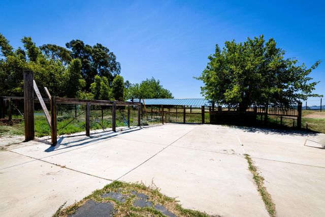 8088 Kammerer Rd, Elk Grove, CA 95757