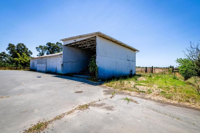 8088 Kammerer Rd, Elk Grove, CA 95757