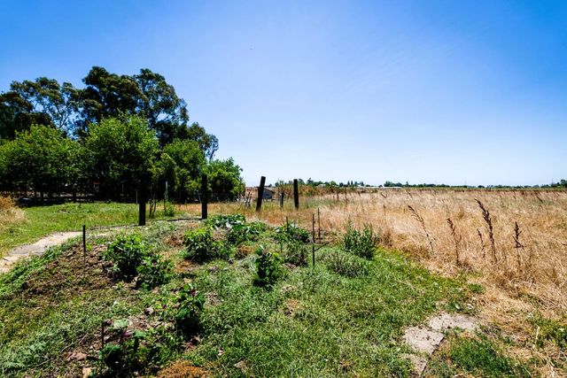 8088 Kammerer Rd, Elk Grove, CA 95757