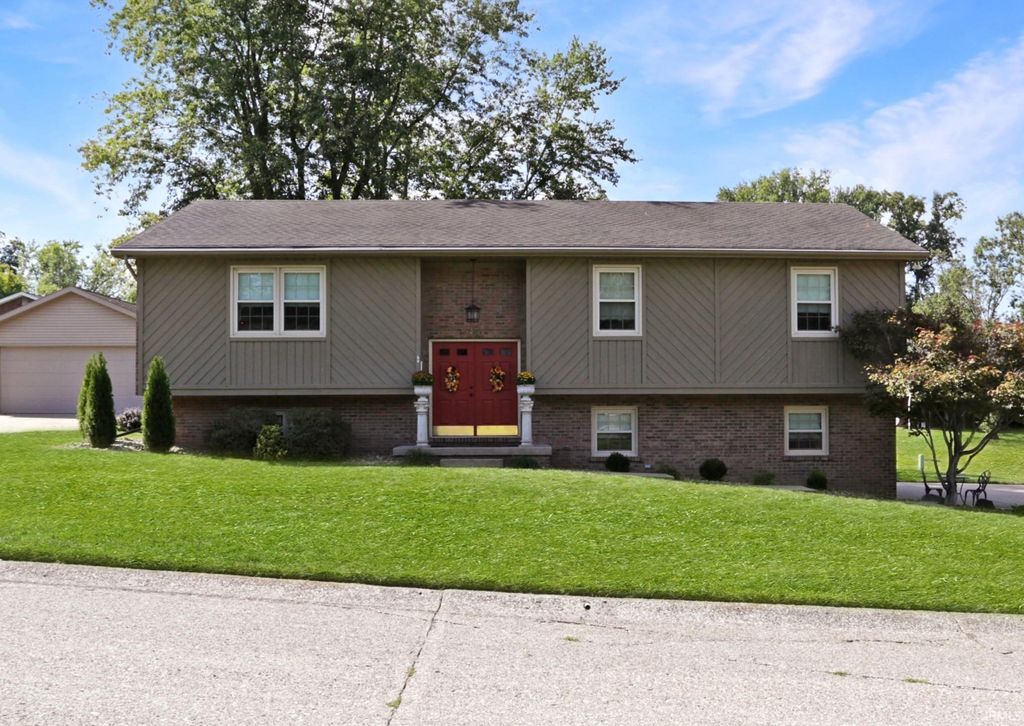 5455 E Timberwood Drive, Newburgh, IN 47630