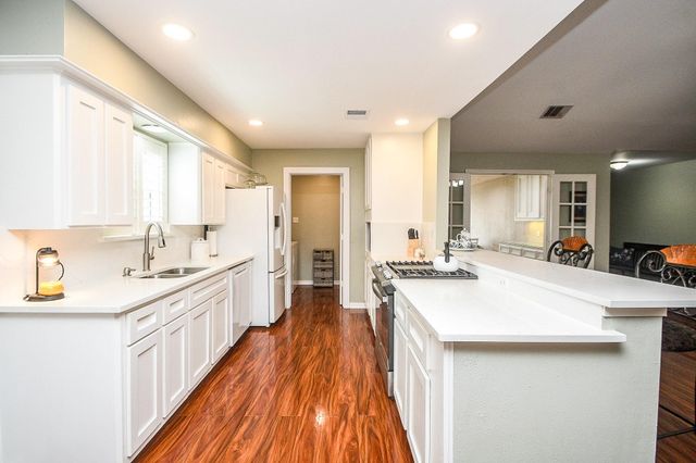 13819 Ivymount Drive, Sugar Land, TX 77498