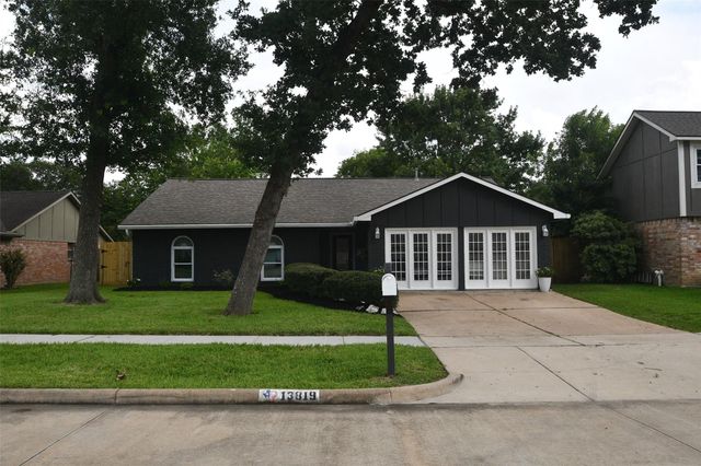 13819 Ivymount Drive, Sugar Land, TX 77498
