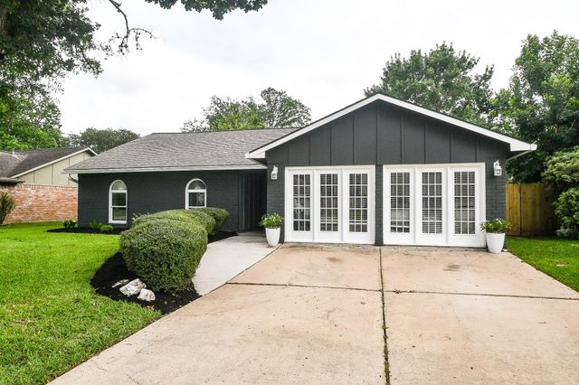 13819 Ivymount Drive, Sugar Land, TX 77498