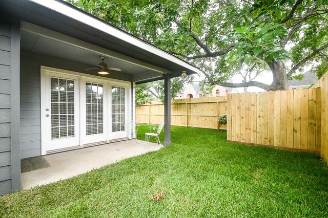 13819 Ivymount Drive, Sugar Land, TX 77498