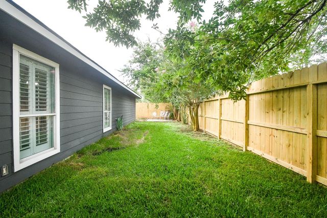 13819 Ivymount Drive, Sugar Land, TX 77498
