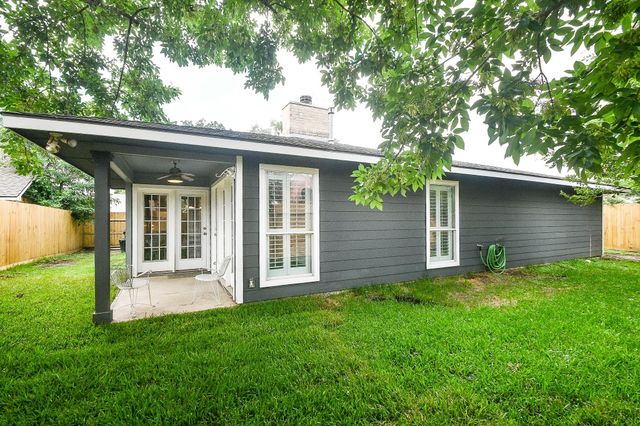 13819 Ivymount Drive, Sugar Land, TX 77498