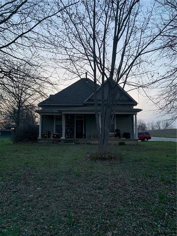 502 SW Clinton Street, Oak Grove, MO 64075