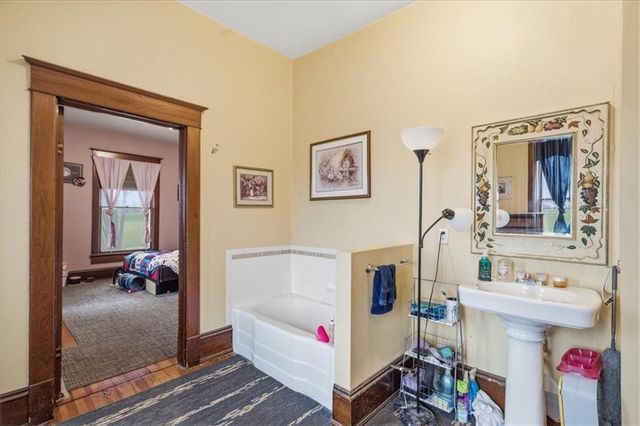 502 SW Clinton Street, Oak Grove, MO 64075