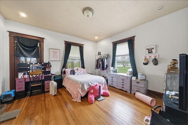 502 SW Clinton Street, Oak Grove, MO 64075