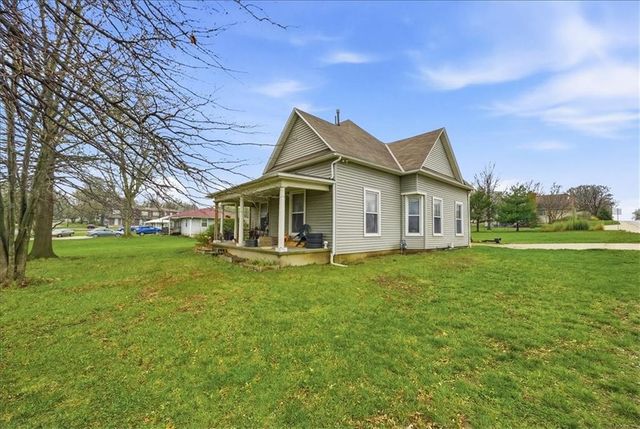 502 SW Clinton Street, Oak Grove, MO 64075