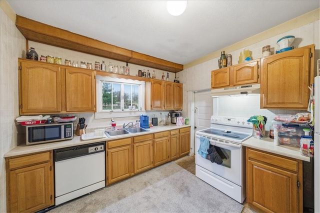 502 SW Clinton Street, Oak Grove, MO 64075