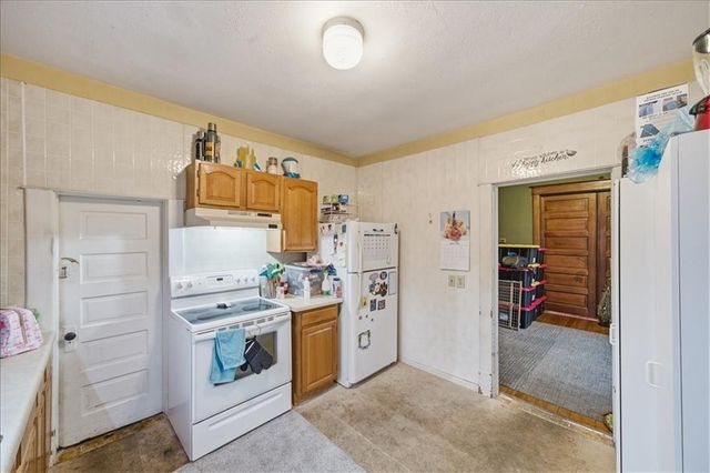 502 SW Clinton Street, Oak Grove, MO 64075