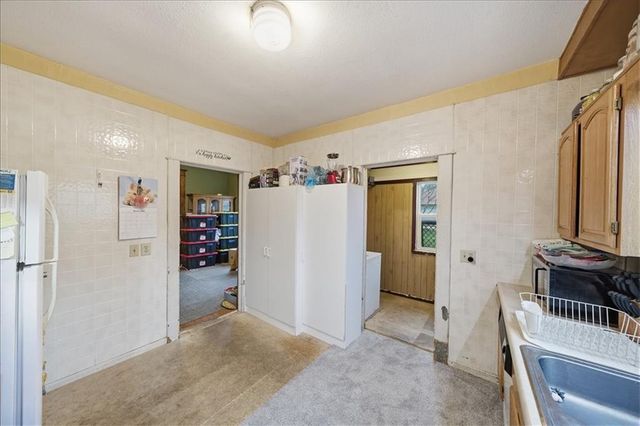 502 SW Clinton Street, Oak Grove, MO 64075