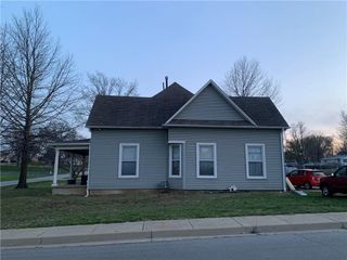 502 SW Clinton Street, Oak Grove, MO 64075