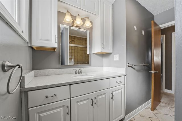 8496 Grenway Drive, Mentor, OH 44060