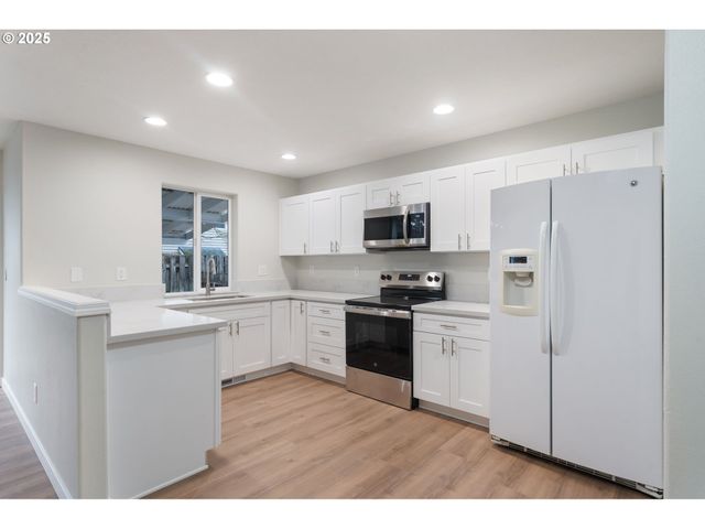 5016 Ne CANDLEWOOD Pl, Hillsboro, OR 97124