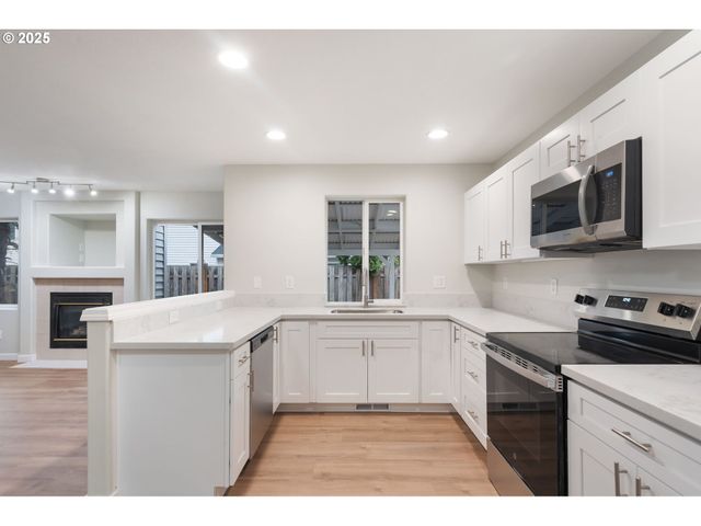 5016 Ne CANDLEWOOD Pl, Hillsboro, OR 97124