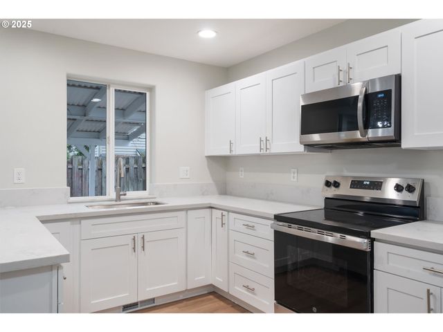 5016 Ne CANDLEWOOD Pl, Hillsboro, OR 97124