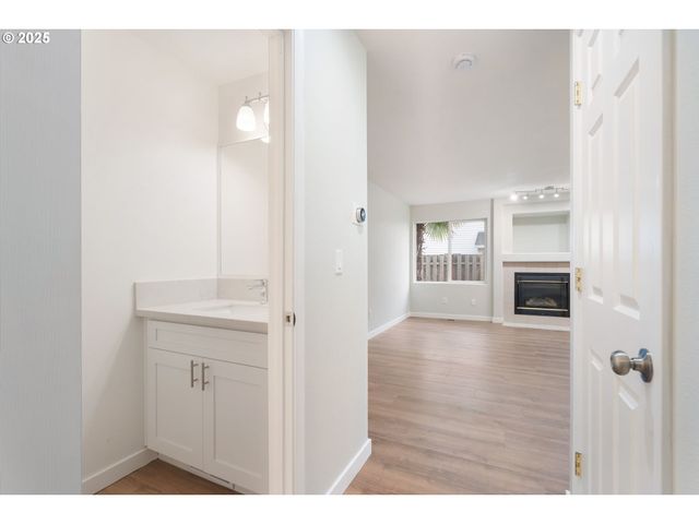 5016 Ne CANDLEWOOD Pl, Hillsboro, OR 97124