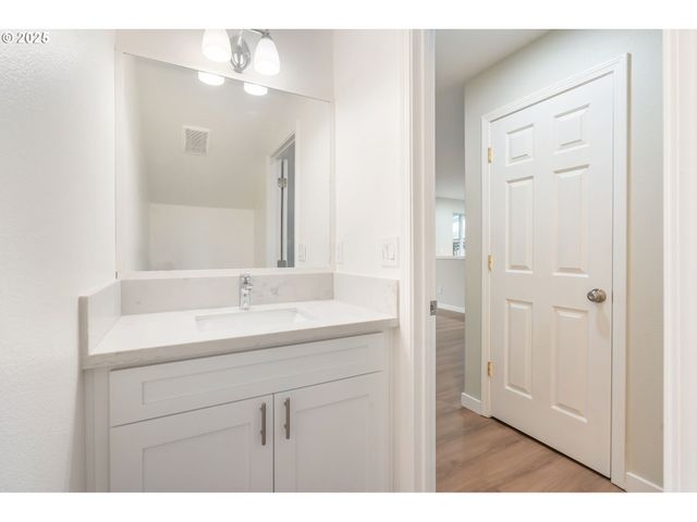 5016 Ne CANDLEWOOD Pl, Hillsboro, OR 97124