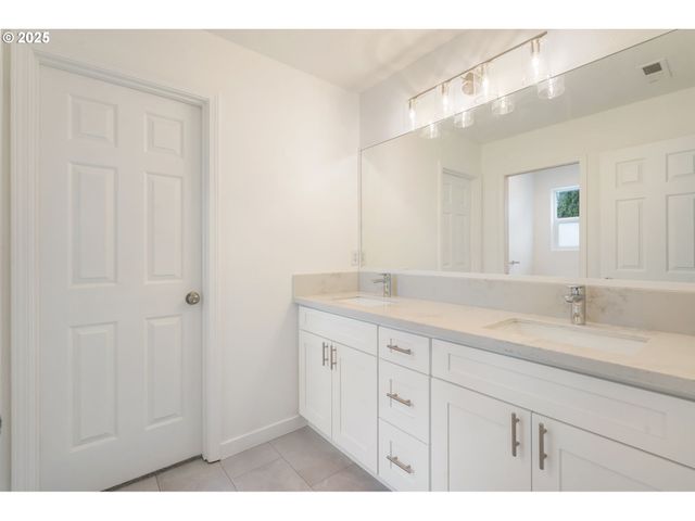 5016 Ne CANDLEWOOD Pl, Hillsboro, OR 97124