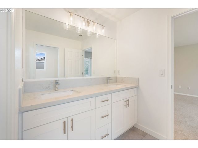 5016 Ne CANDLEWOOD Pl, Hillsboro, OR 97124