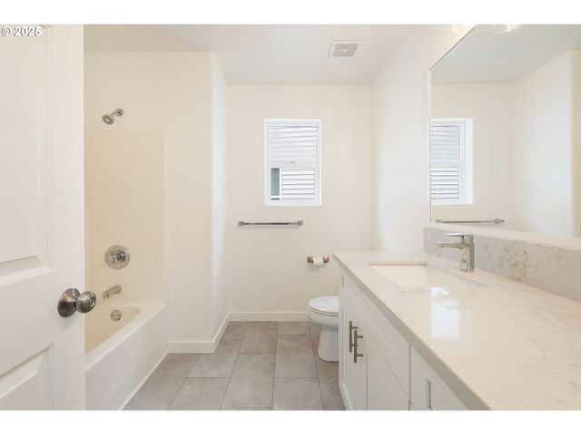 5016 Ne CANDLEWOOD Pl, Hillsboro, OR 97124