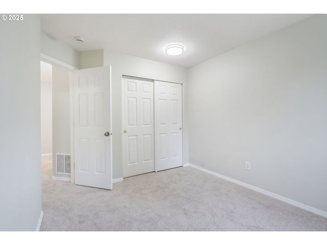 5016 Ne CANDLEWOOD Pl, Hillsboro, OR 97124