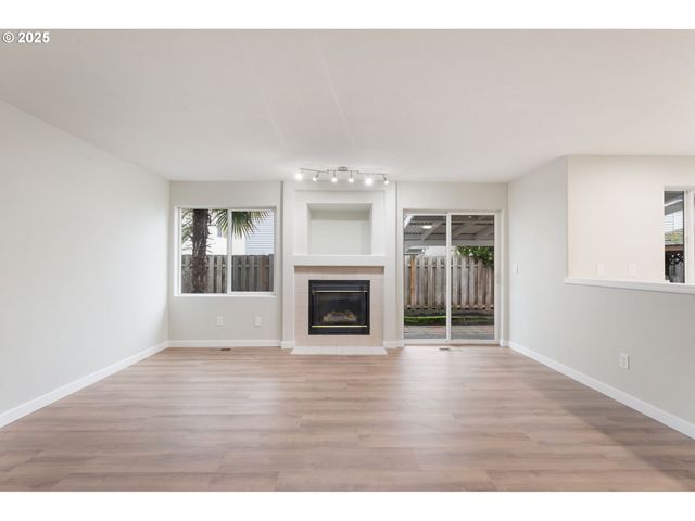 5016 Ne CANDLEWOOD Pl, Hillsboro, OR 97124