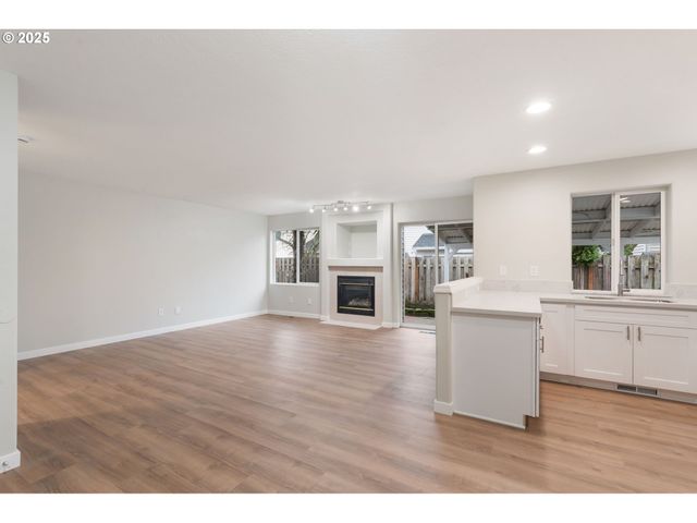 5016 Ne CANDLEWOOD Pl, Hillsboro, OR 97124