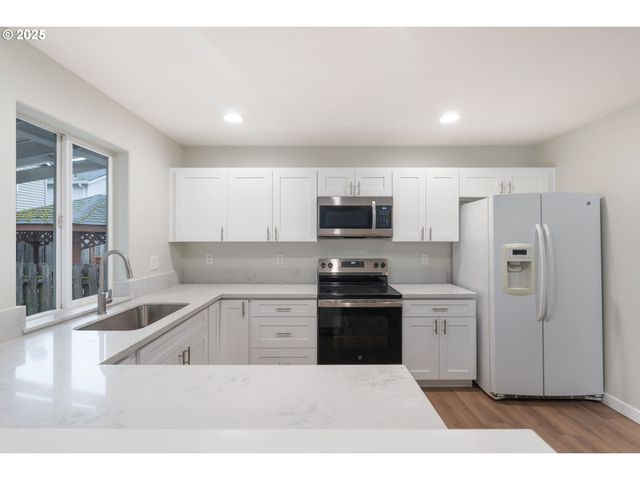 5016 Ne CANDLEWOOD Pl, Hillsboro, OR 97124